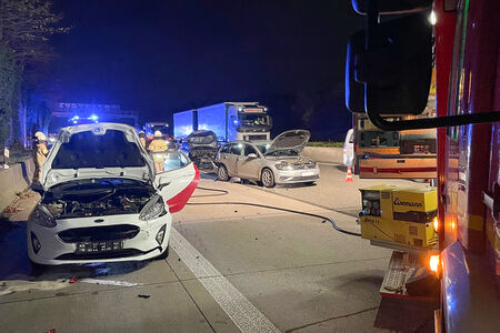 Vier Verletzte bei Unfall auf A4 bei Eschweiler-West