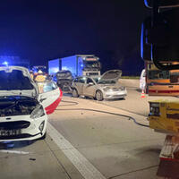 Foto 1 von 3 aus der Galerie zum Filmpost-Artikel Vier Verletzte bei Unfall auf A4 bei Eschweiler-West vom 22.11.2022