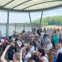 Foto 1 von 3 aus der Galerie zum Filmpost-Artikel Musikschule Eschweiler verzaubert Publikum am Blaustein-See vom 16.05.2023