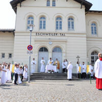 Foto 12 von 14 aus der Galerie zum Filmpost-Artikel Eine Prozession für ganz Eschweiler: Fronleichnamsfeier im Zentrum vom 08.06.2023