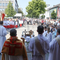 Foto 1 von 14 aus der Galerie zum Filmpost-Artikel Eine Prozession für ganz Eschweiler: Fronleichnamsfeier im Zentrum vom 08.06.2023